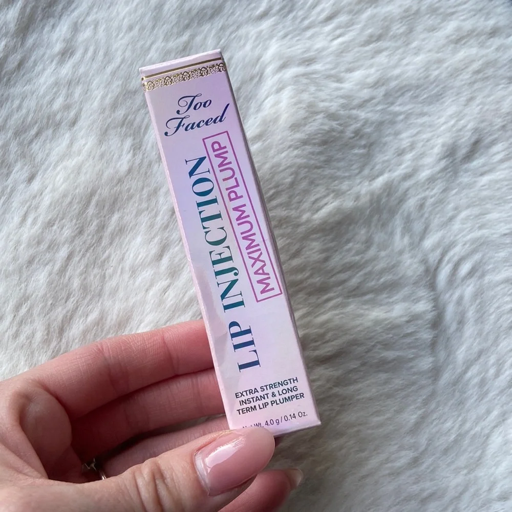 Too Faced Lip Injection Maximum Plump Extra Strength Hydrating Lip Plumper gloss